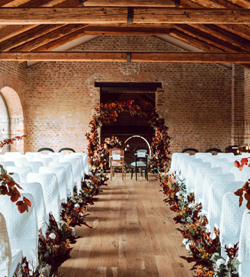 Location matrimoni Torino 10 Sala da pranzo allestita per il matrimonio alla cascina Ranverso